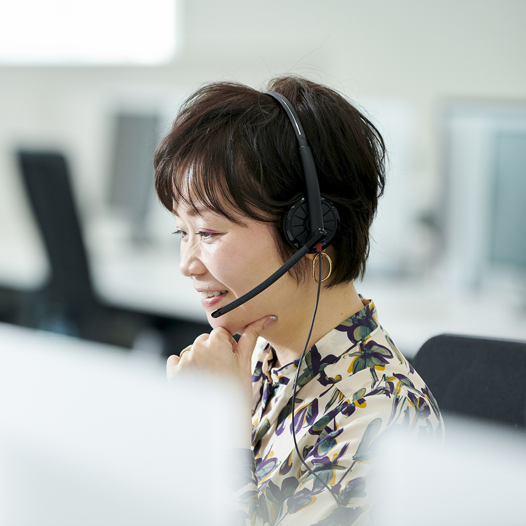 Asian woman with headset, BPO | DXC Technology